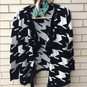 Vestique Houndstooth Sweater